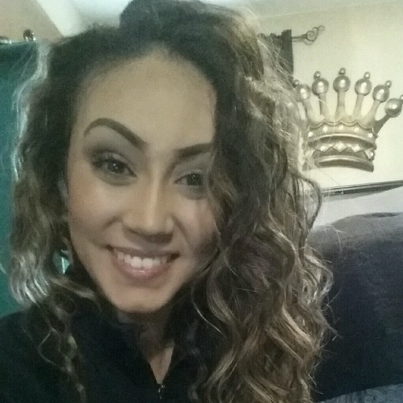 Profile Picture of Melissa Olvera (@melsolvera) on Poshmark