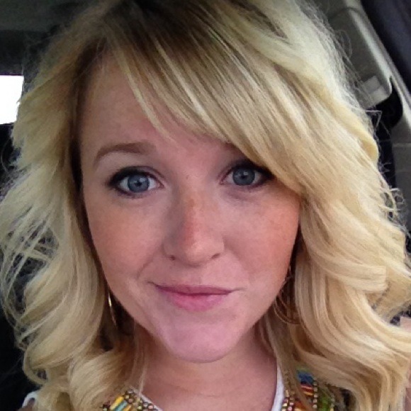 Profile Picture of Bailey Mathews (@bspeer89) on Poshmark
