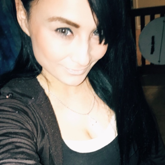 Profile Picture of Andrea Mayer (@andreamayer965) on Poshmark