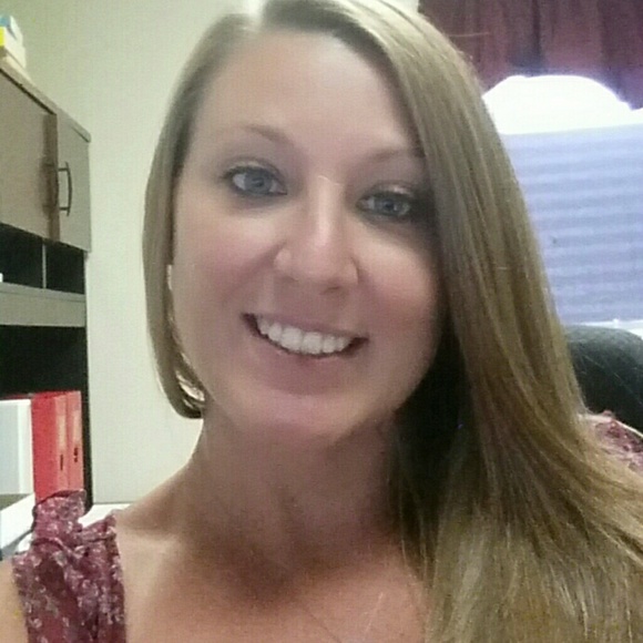 Profile Picture of Sarah Gilfus (@sarah_44) on Poshmark