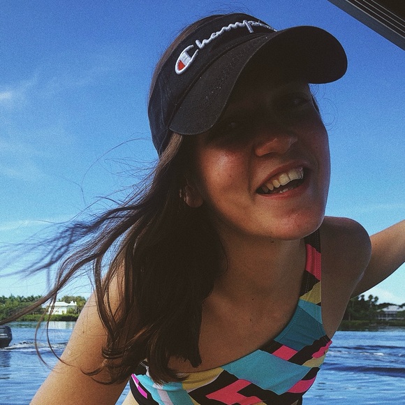 Profile Picture of Aslynne Ortiz (@aslynne_o5) on Poshmark