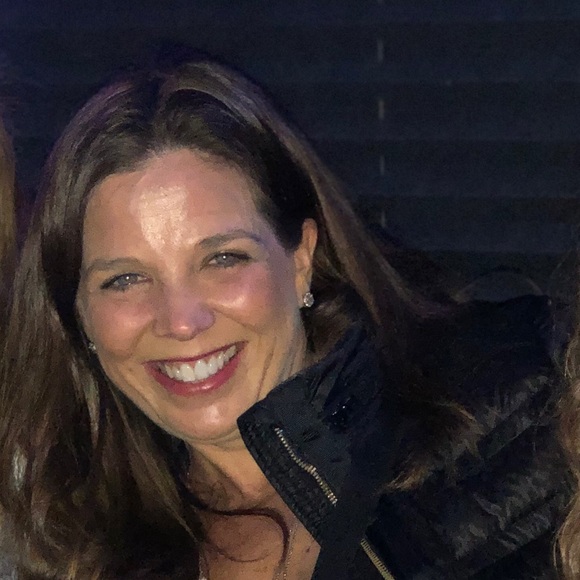 April Elsinger - Poshmark Profile Picture of April Elsinger (@aprilels) on Poshmark