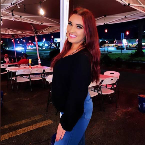 Profile Picture of Brooke Nicolini (@bnicolini8) on Poshmark