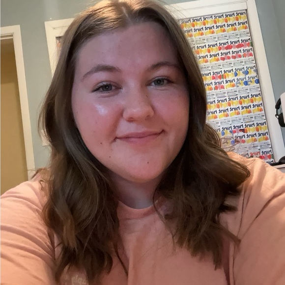Profile Picture of Sophie Schweter (@sophiesgs) on Poshmark