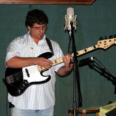 Profile Picture of John Jo Perry (@GayBoyPezza) on Twitter