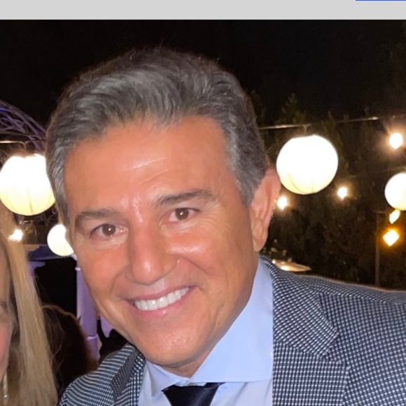 Profile Picture of Joey Fallas (@instylinla) on Poshmark