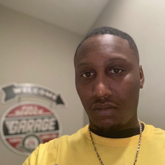 Profile Picture of Nathan Lindsey (@lindseyn39) on Poshmark