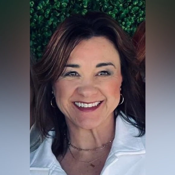 Profile Picture of Kelly Lillemoen (@shannie868) on Poshmark