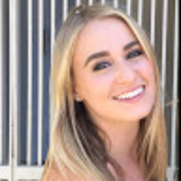 Profile Picture of Adriana Minicozzi (@aminicozzi26) on Poshmark