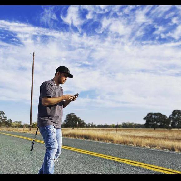 Profile Picture of Eli Velasquez (@elivelasquez459) on Poshmark