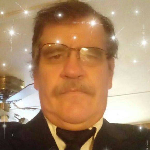 Profile Picture of Joel Follis (@joelfollis) on Poshmark
