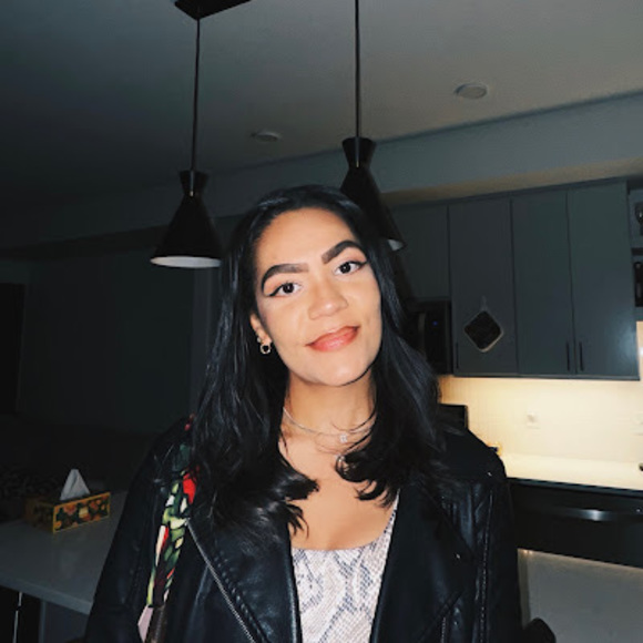 Profile Picture of Annette Fredell (@annette_fredell) on Poshmark