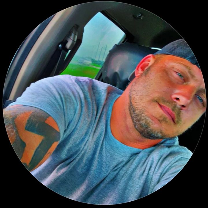 Profile Picture of Matthew (@yourmomma_punk) on Tiktok