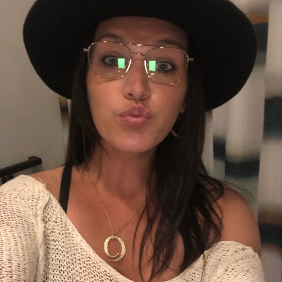 Profile Picture of Lindsay Scianna (@lindsay_scianna) on Poshmark