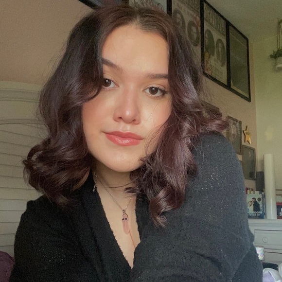 Profile Picture of Brianna Cutino (@brianna_cutino) on Poshmark