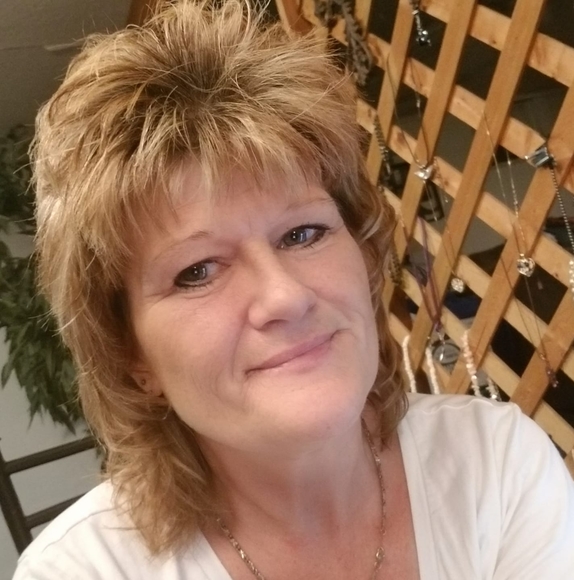 Profile Picture of Michelle Stevenson (@michstev48) on Poshmark