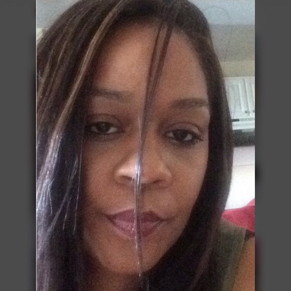 Profile Picture of Sherry Carrothers (@nfeniti) on Poshmark