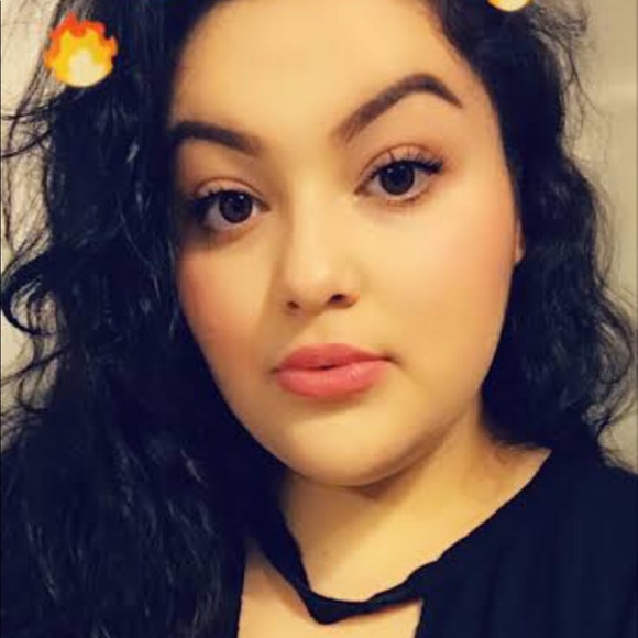 Profile Picture of Beatriz Solorio (@bsolorio272) on Poshmark