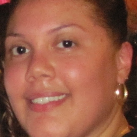 Profile Picture of Omayra Paneto (@mayrajoey05) on Poshmark