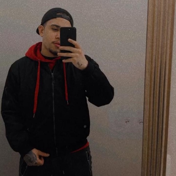 Profile Picture of Jeremy Rivera lugo (@jeremyrivera658) on Poshmark