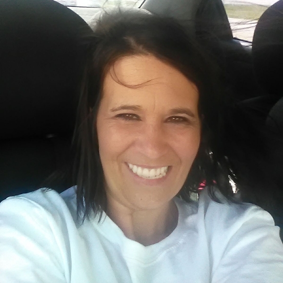 Profile Picture of Amanda Chambers (@chambersam80) on Poshmark