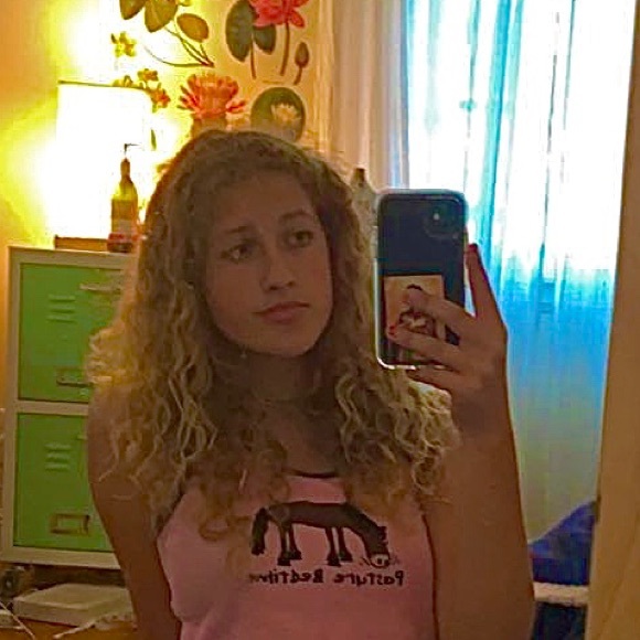 Profile Picture of Izzy Fossing (@izzyfossing) on Poshmark