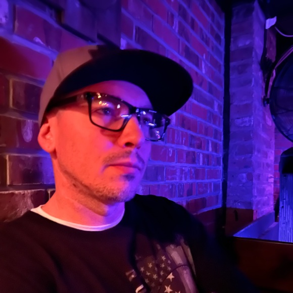 Profile Picture of David Martinyak (@davidmartinyak) on Poshmark