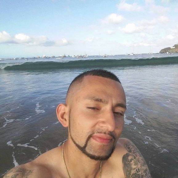 Profile Picture of Jonathan Esau (@jsalmeron89) on Poshmark