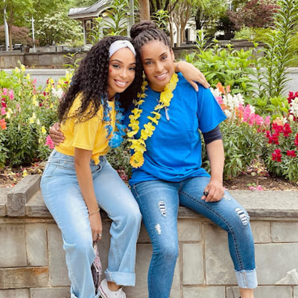 Profile Picture of Luz marina Henry (@marina197450) on Poshmark