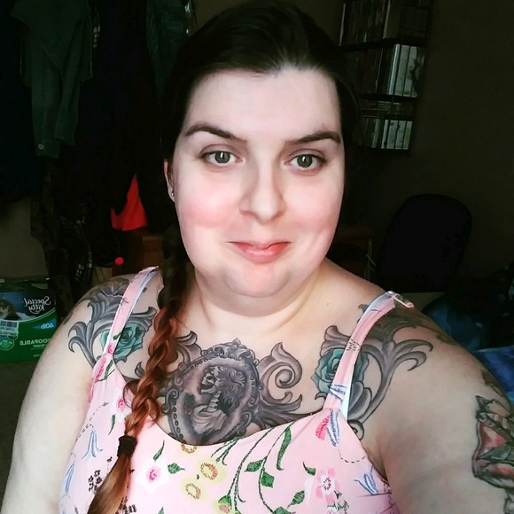 Profile Picture of Rachel Bretton (@tatbrat73) on Poshmark