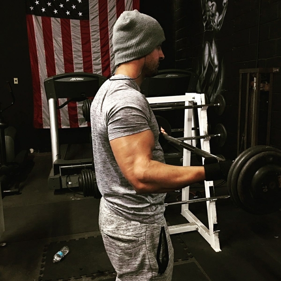 Profile Picture of Harley Lizardo (@jamil_brugalito) on Poshmark