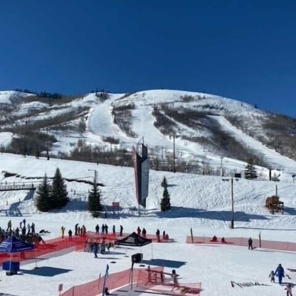 Profile Picture of Sarah Spritzer (@svelte23) on Poshmark