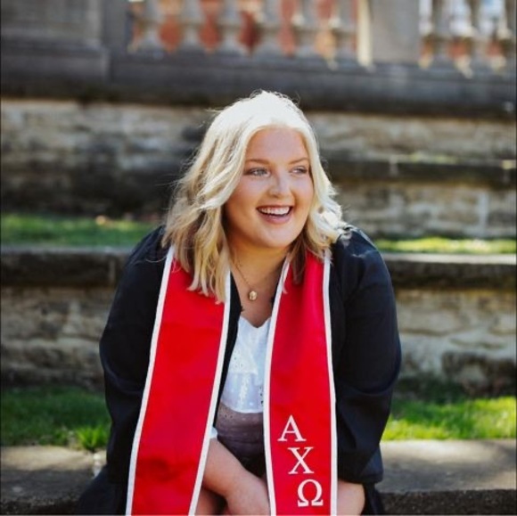 Profile Picture of Kristen Etzler (@ketzler09) on Poshmark