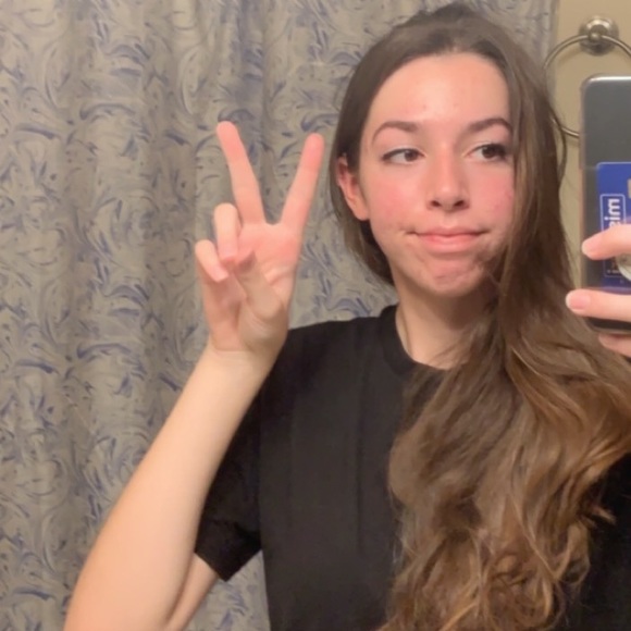 Profile Picture of Tess Semkiw (@tess_isabelle) on Poshmark