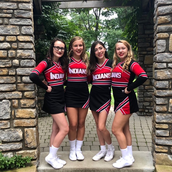 Profile Picture of Mia Montello (@miawinter13) on Poshmark