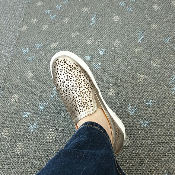 Profile Picture of Deborah Saloom (@dsaloom) on Poshmark