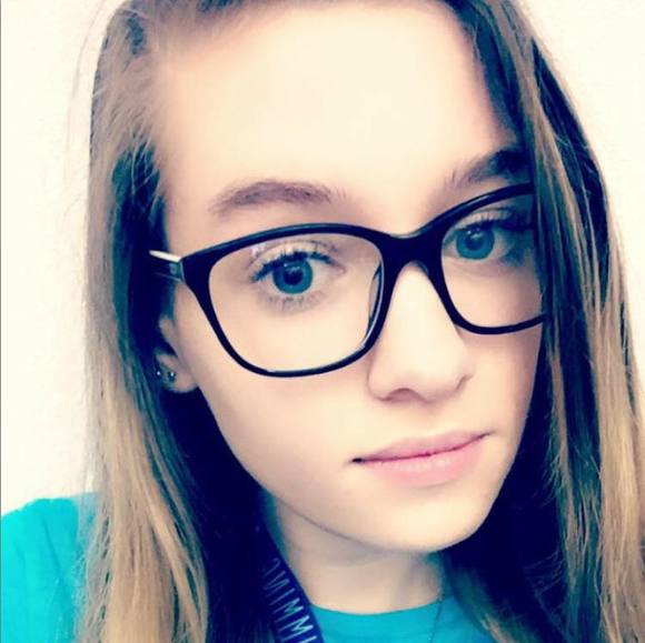 Profile Picture of Maddilyn Reeping (@maddireeping) on Poshmark