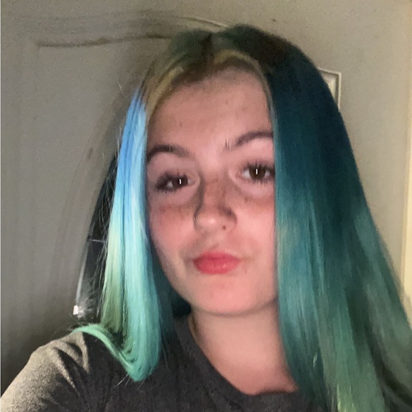 Profile Picture of Savanah Zweck (@savanahzweck) on Poshmark