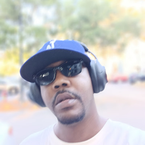 Profile Picture of Wendell Wright (@wendellwright82) on Poshmark