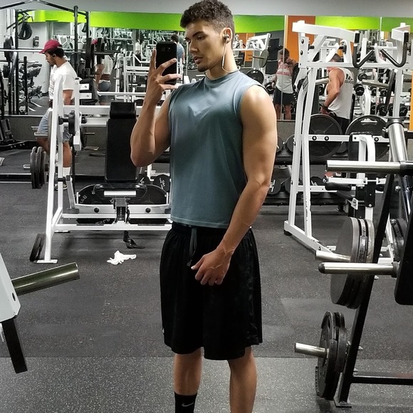 Profile Picture of Anthony Jeffries (@jeffries2447) on Poshmark