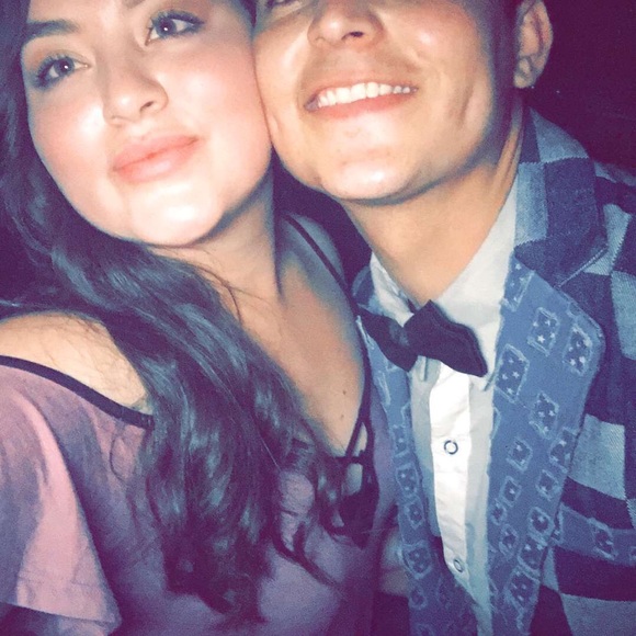 Profile Picture of Lore Perez (@lorper273) on Poshmark