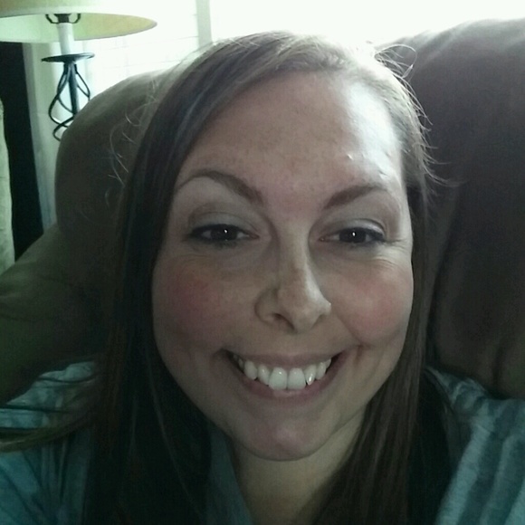Profile Picture of Amanda Strawser (@amco611) on Poshmark