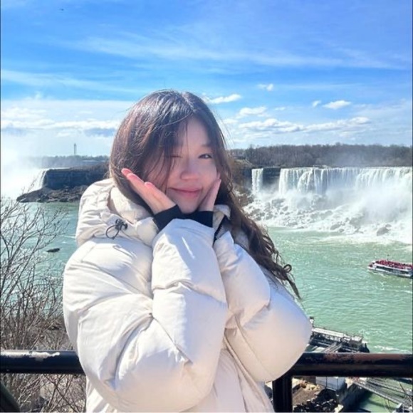 Profile Picture of Thư Minh (@nmt14102005) on Poshmark