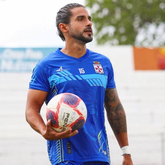 Profile Picture of Robertito Barbery cronenbold (@r_barbery88) on Poshmark