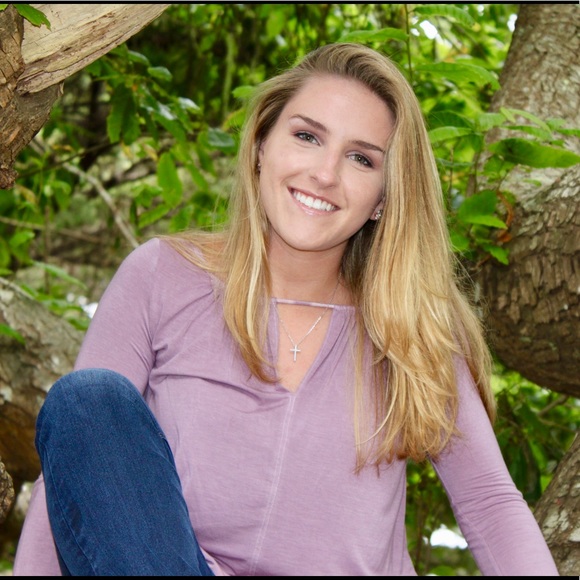 Profile Picture of Megan Boling (@mboling8) on Poshmark