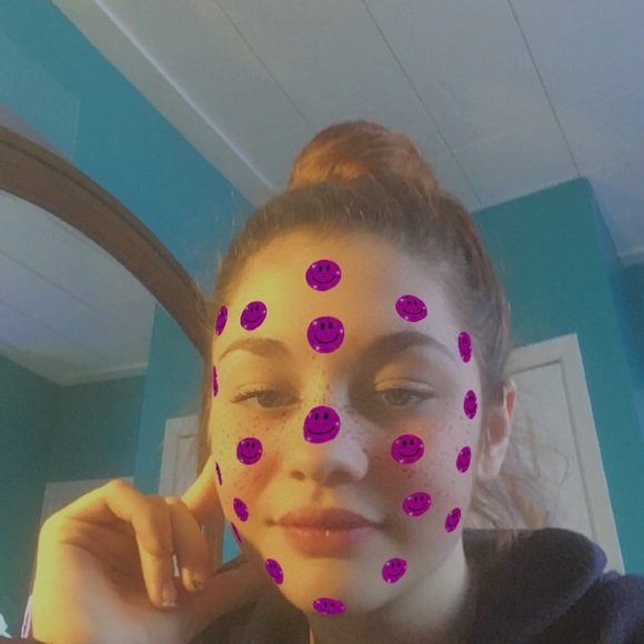 Profile Picture of Kelly ann Garneau (@kellou21) on Poshmark