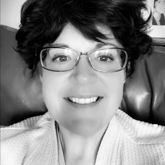 Profile Picture of Heather Hacker (@ifdiagirl) on Poshmark