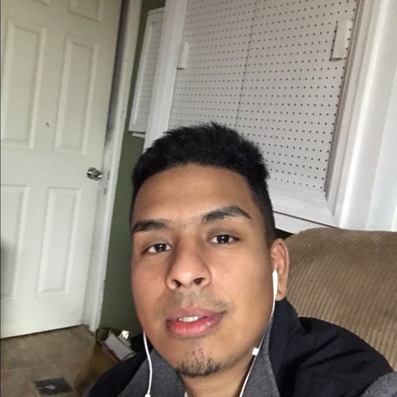 Profile Picture of Daniel Gonzales (@danny18c) on Poshmark
