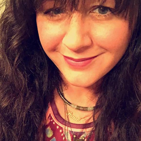 Profile Picture of Sara Imhoff (@papanicgirl) on Poshmark