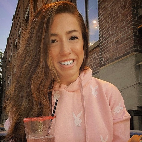 Profile Picture of Amy Richard (@nikki_0823) on Poshmark